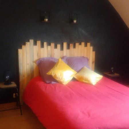 Les Petites Brosses Bed and Breakfast Montbizot Εξωτερικό φωτογραφία