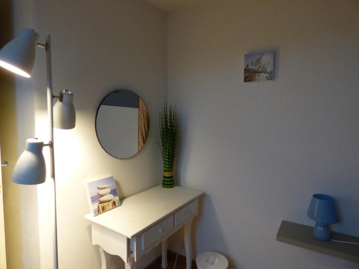 Les Petites Brosses Bed and Breakfast Montbizot Εξωτερικό φωτογραφία