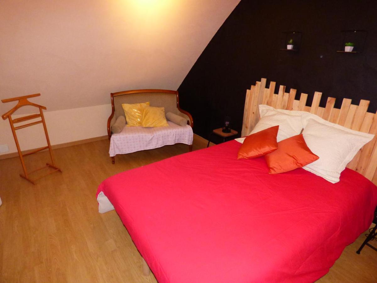 Les Petites Brosses Bed and Breakfast Montbizot Εξωτερικό φωτογραφία