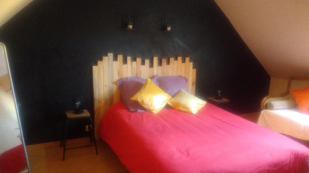 Les Petites Brosses Bed and Breakfast Montbizot Εξωτερικό φωτογραφία