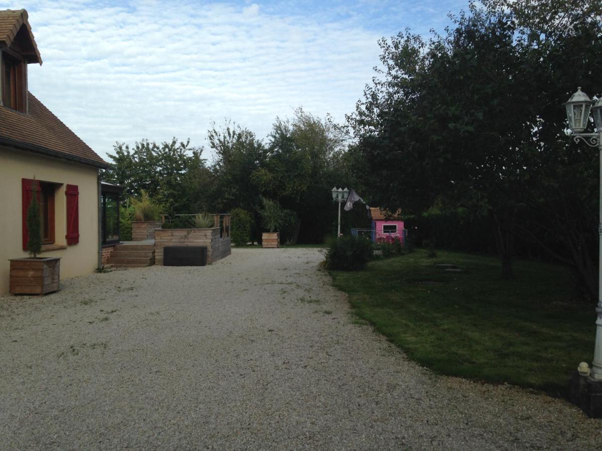 Les Petites Brosses Bed and Breakfast Montbizot Εξωτερικό φωτογραφία